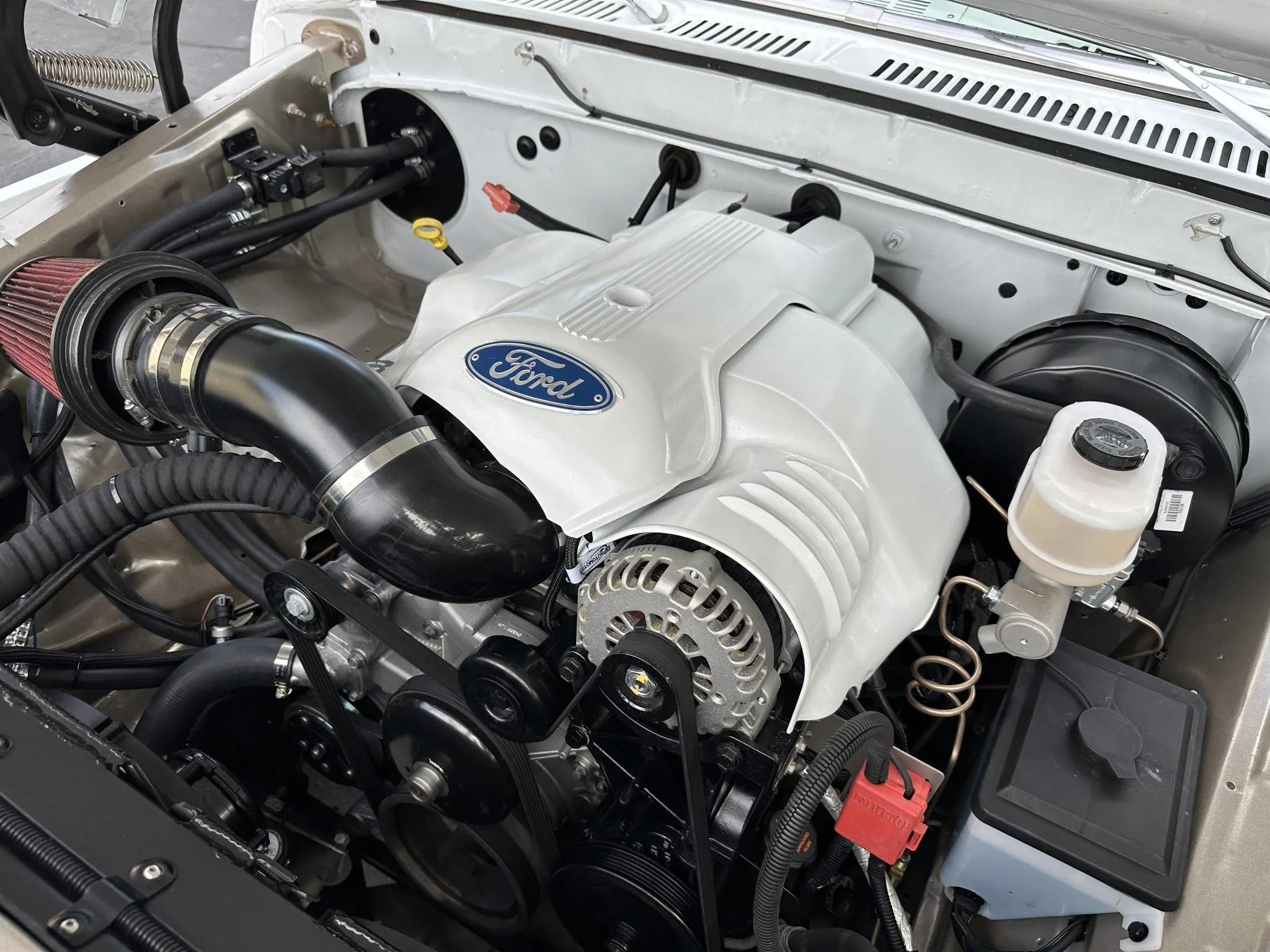 Modified 1975 Ford F-250 SuperCab 4×4