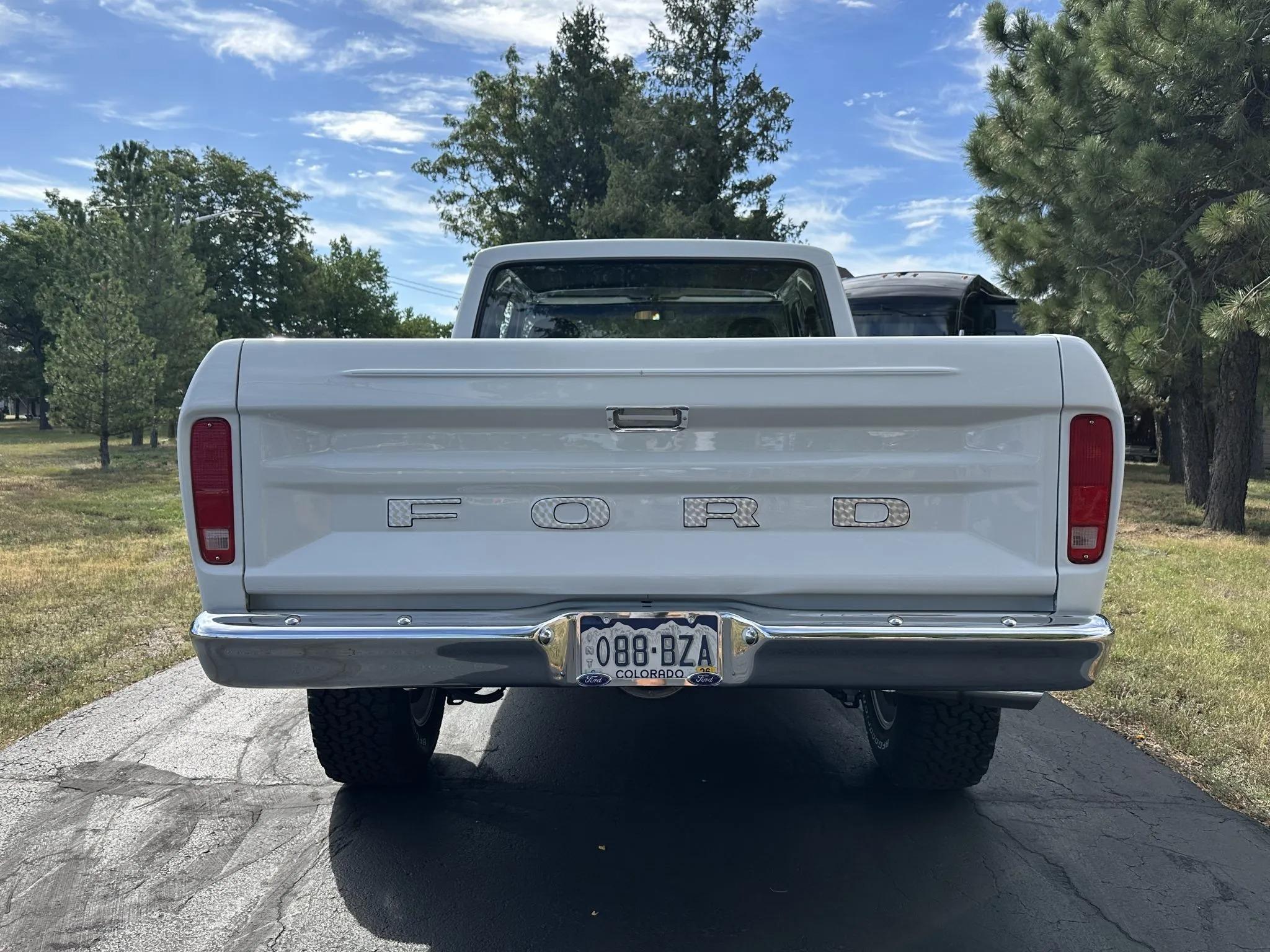 Modified 1975 Ford F-250 SuperCab 4×4