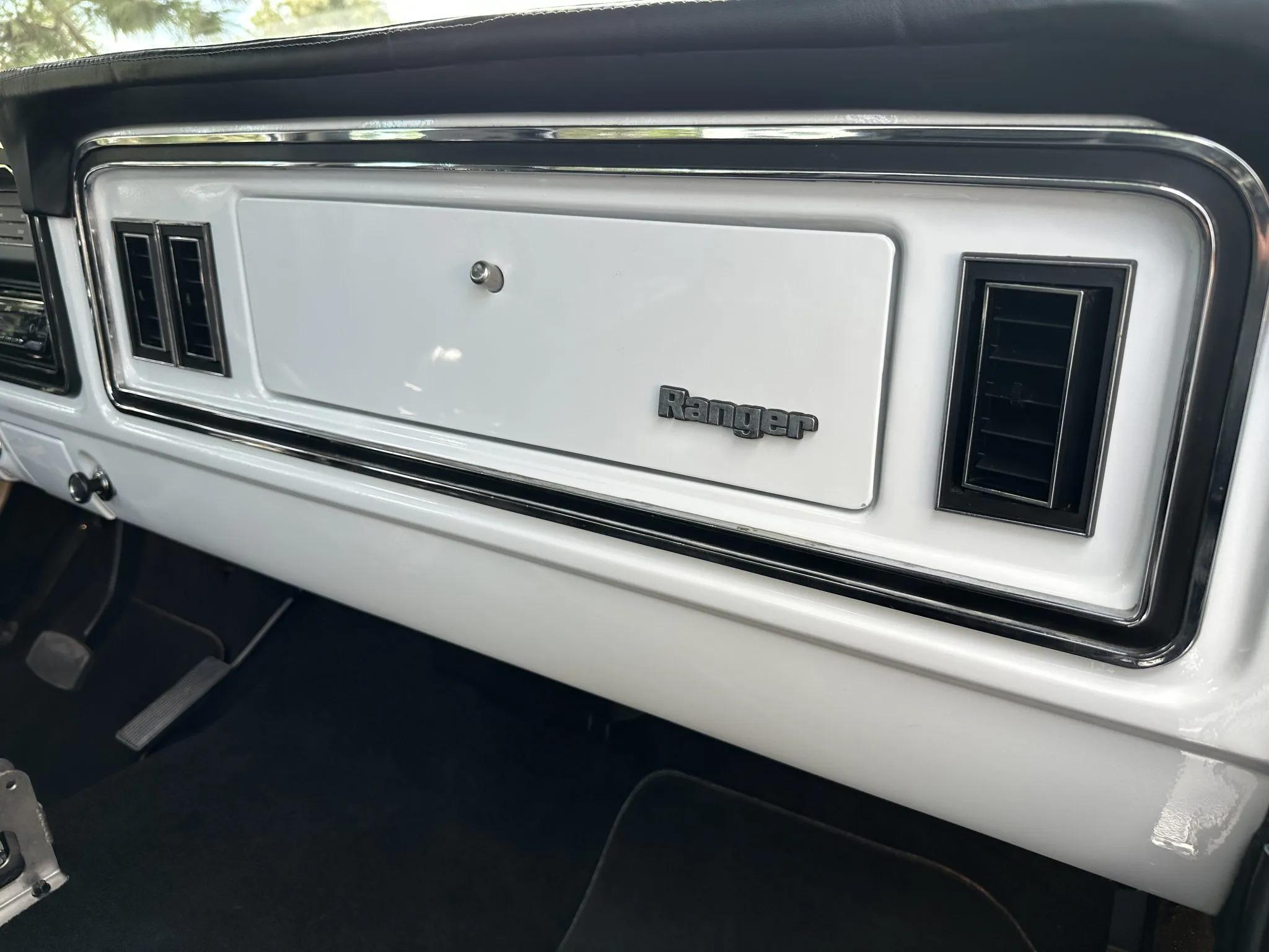 Modified 1975 Ford F-250 SuperCab 4×4