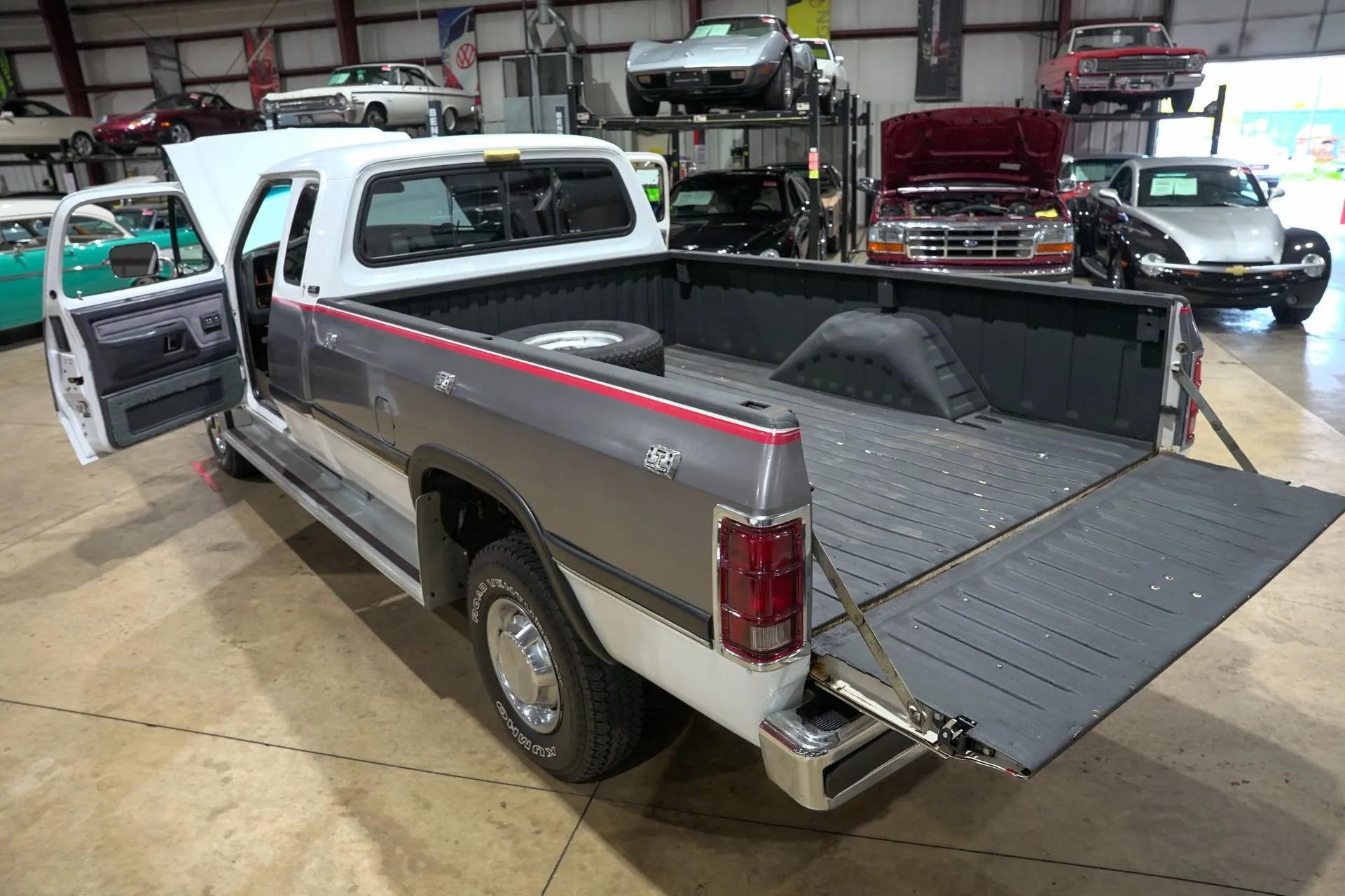 1992 Dodge Ram W250 LE