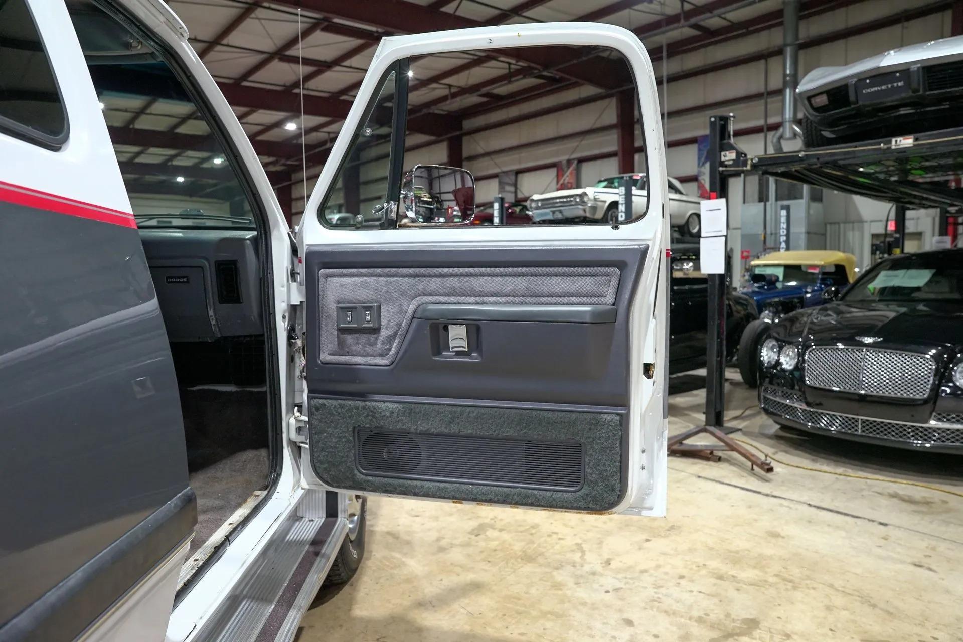 1992 Dodge Ram W250 LE