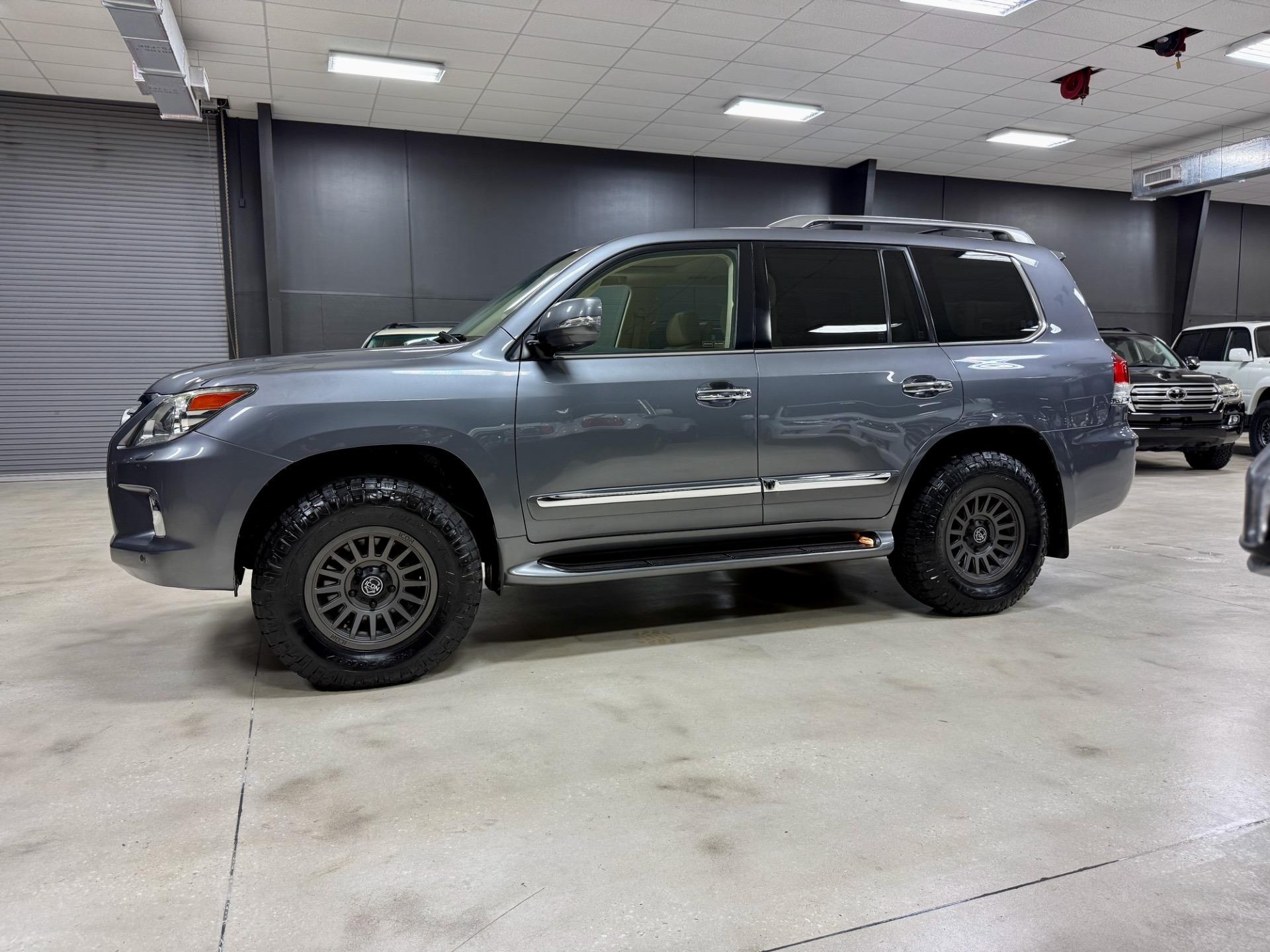  Lexus LX