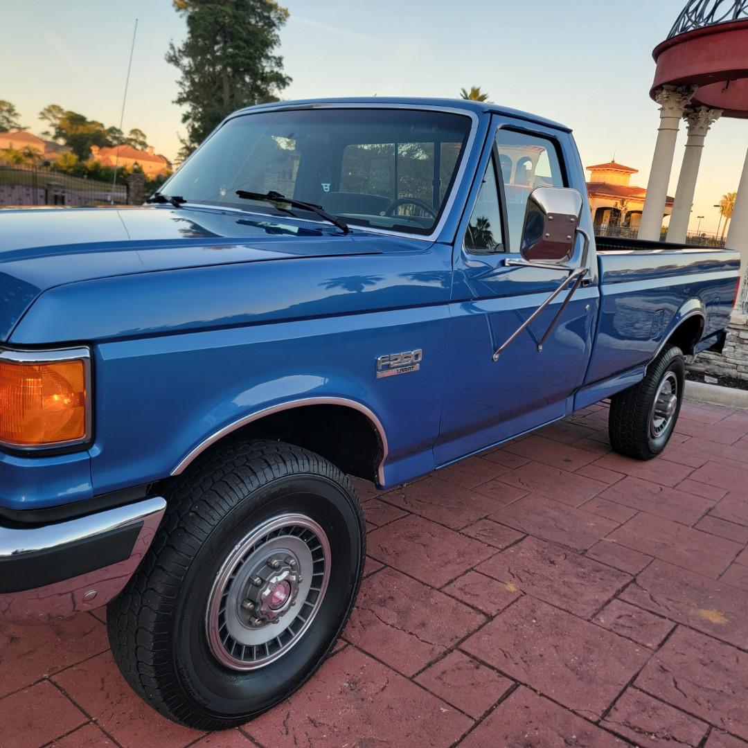 1990 Ford F-250 XLT Lariat
