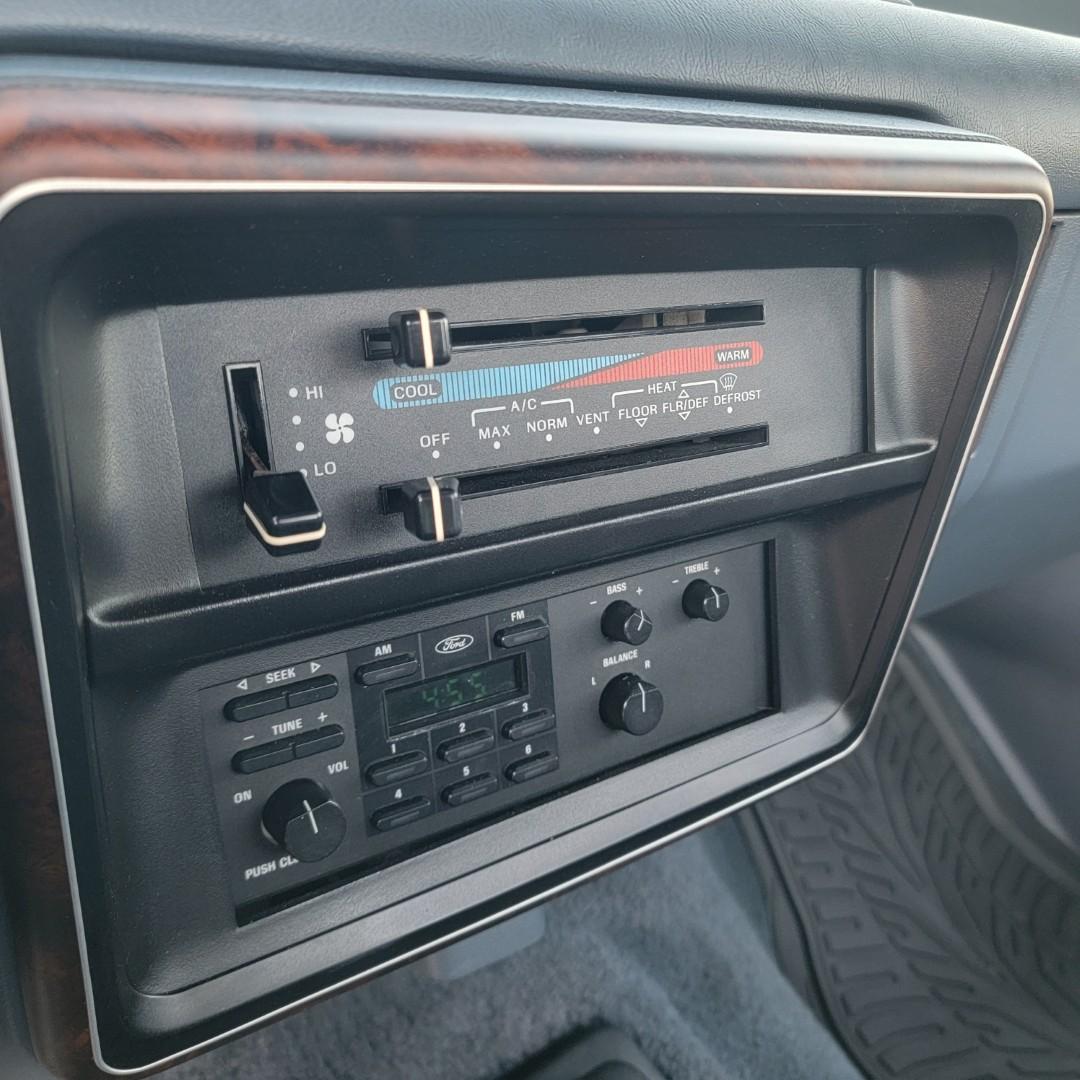 1990 Ford F-250 XLT Lariat