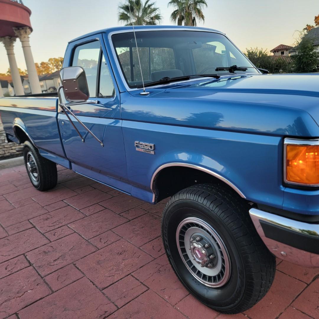 1990 Ford F-250 XLT Lariat