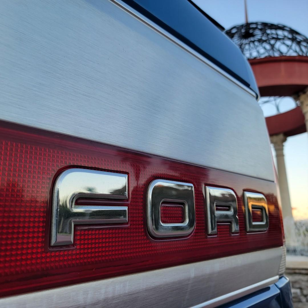 1990 Ford F-250 XLT Lariat