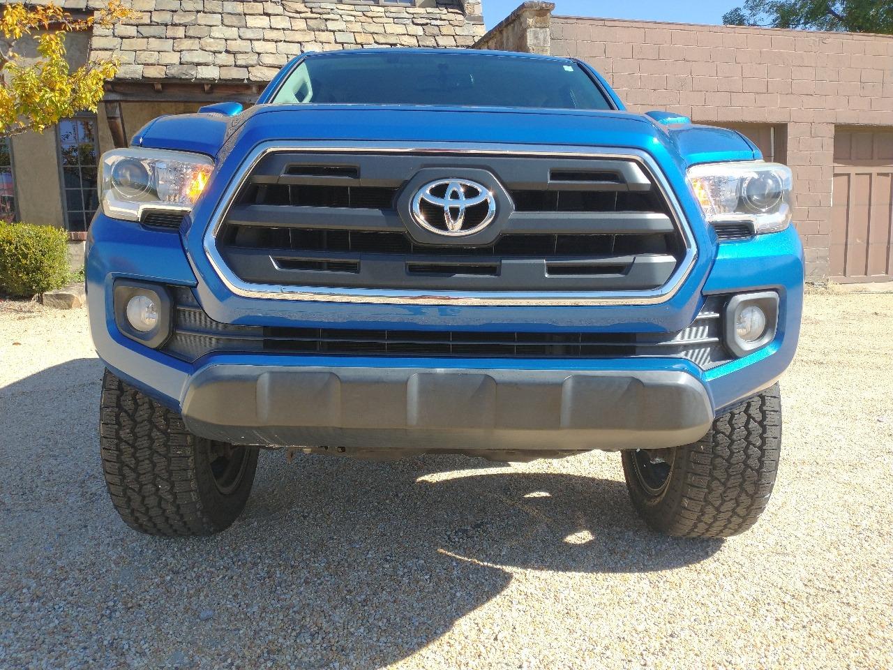 2017 Toyota Tacoma SR5 - 2