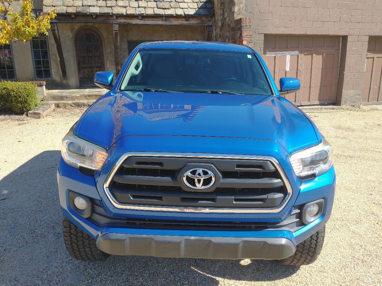 2017 Toyota Tacoma SR5 - 4