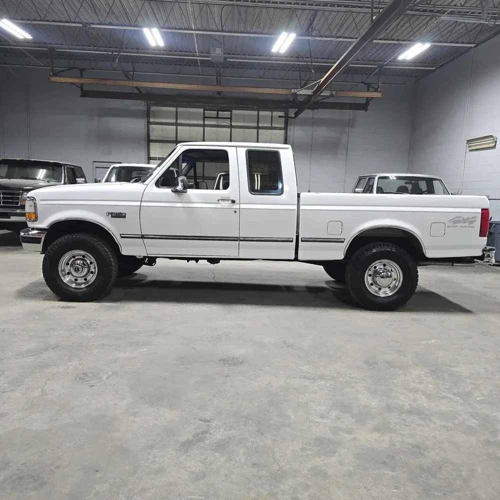 1996 Ford F-250 XLT - 2