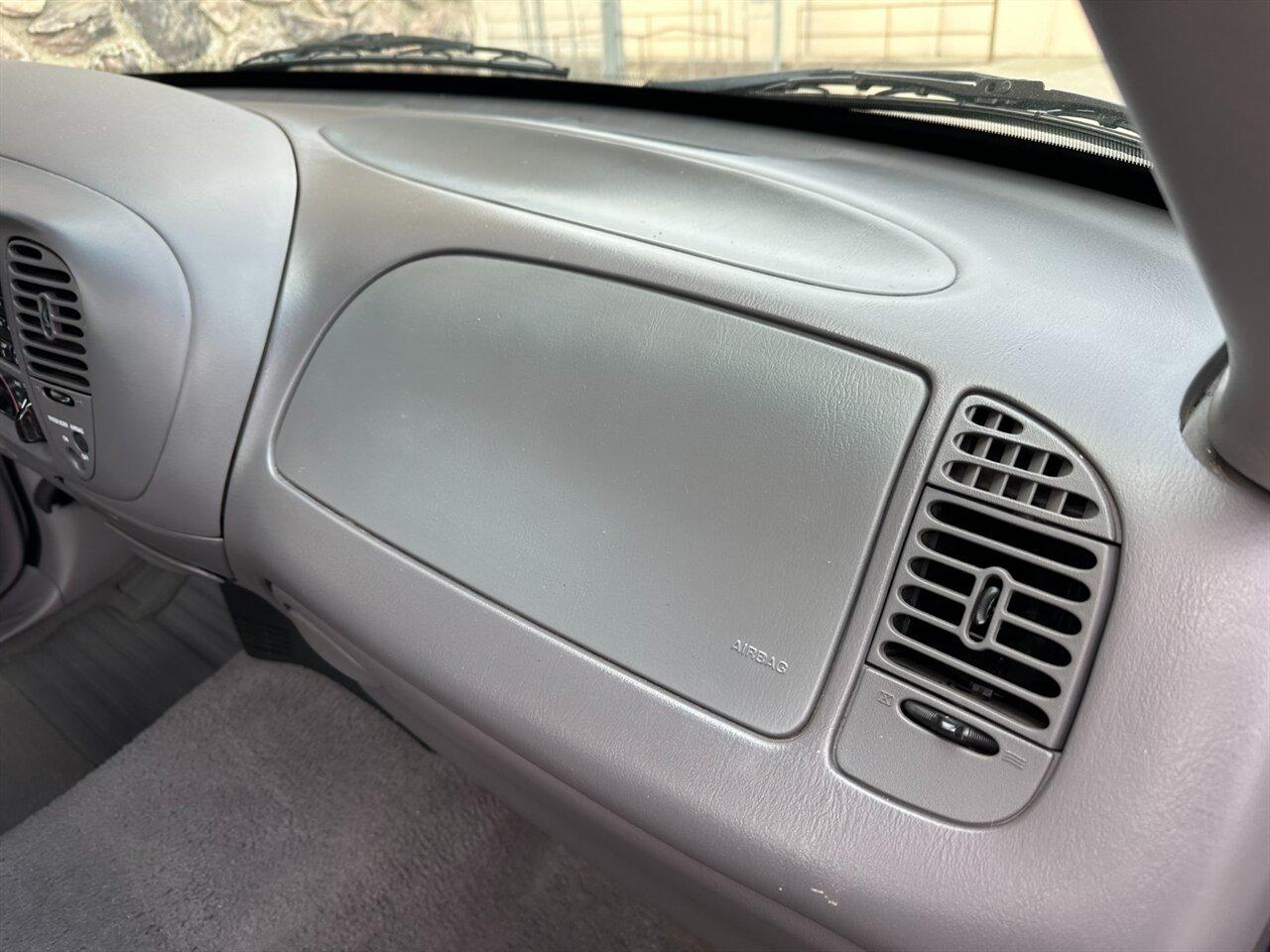 1999 Ford F-150 Lariat