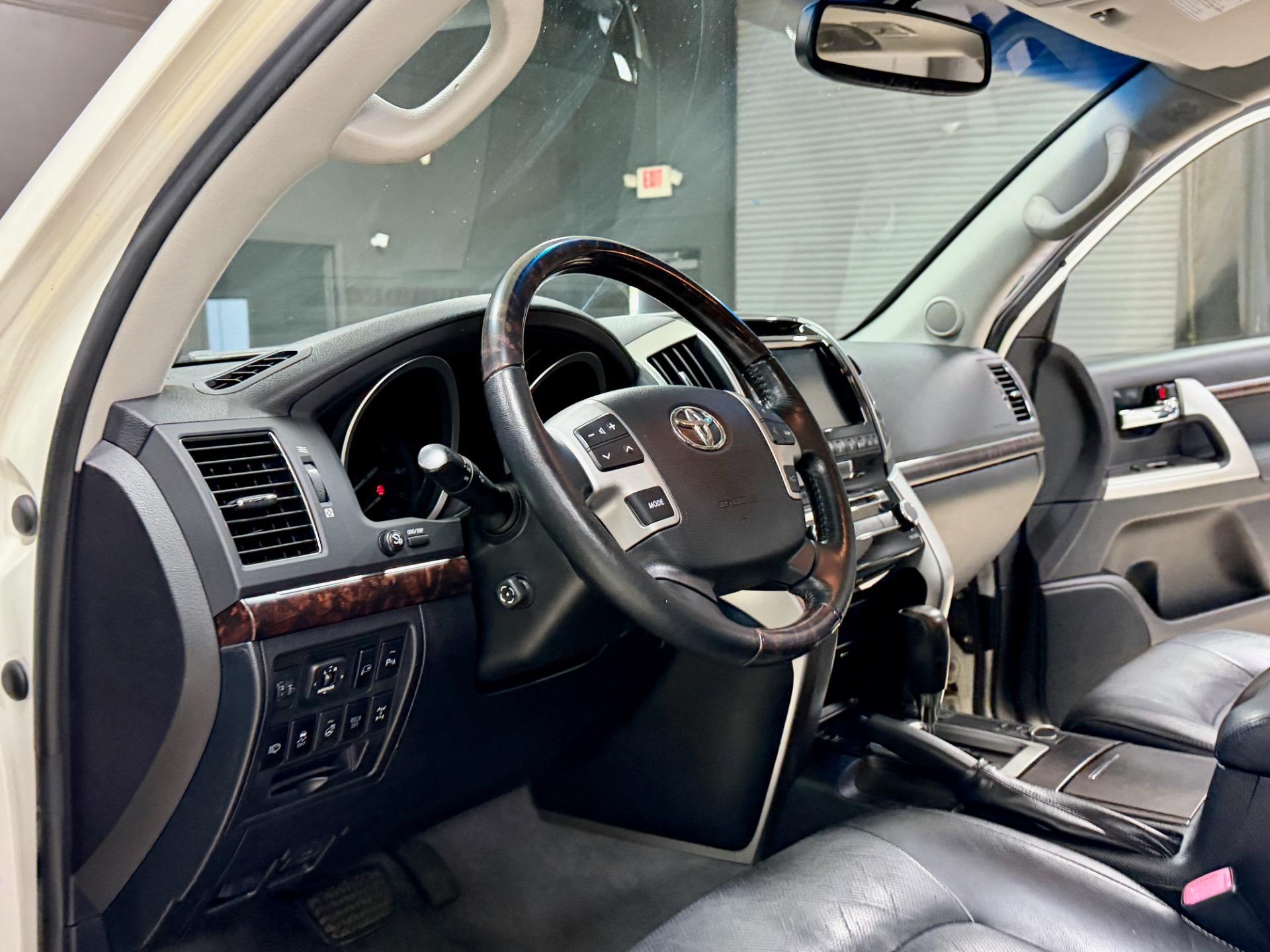 2013 Toyota Land Cruiser