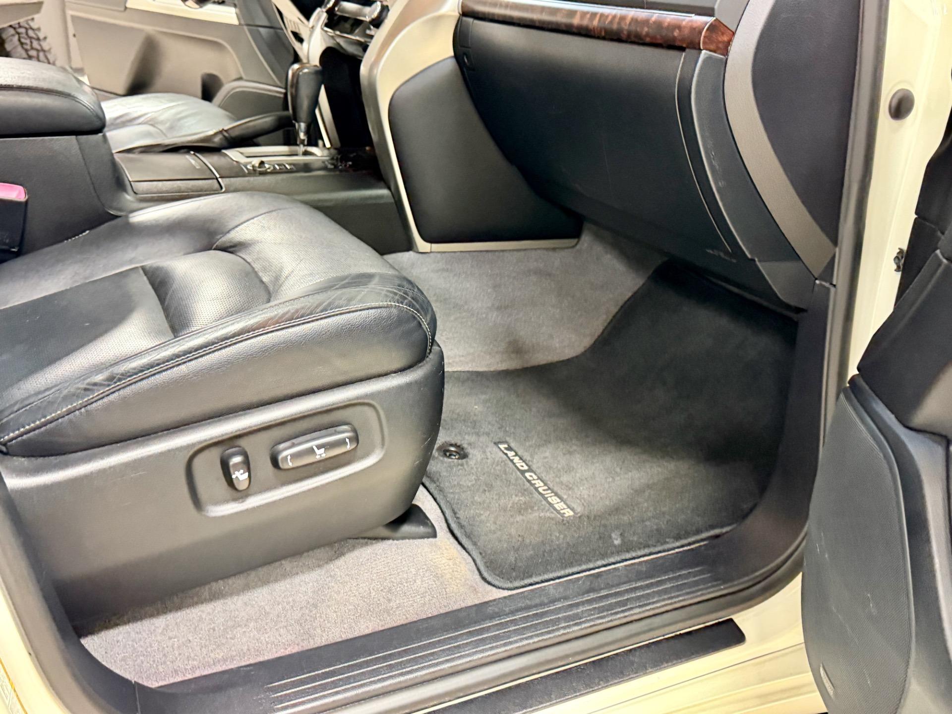 2013 Toyota Land Cruiser