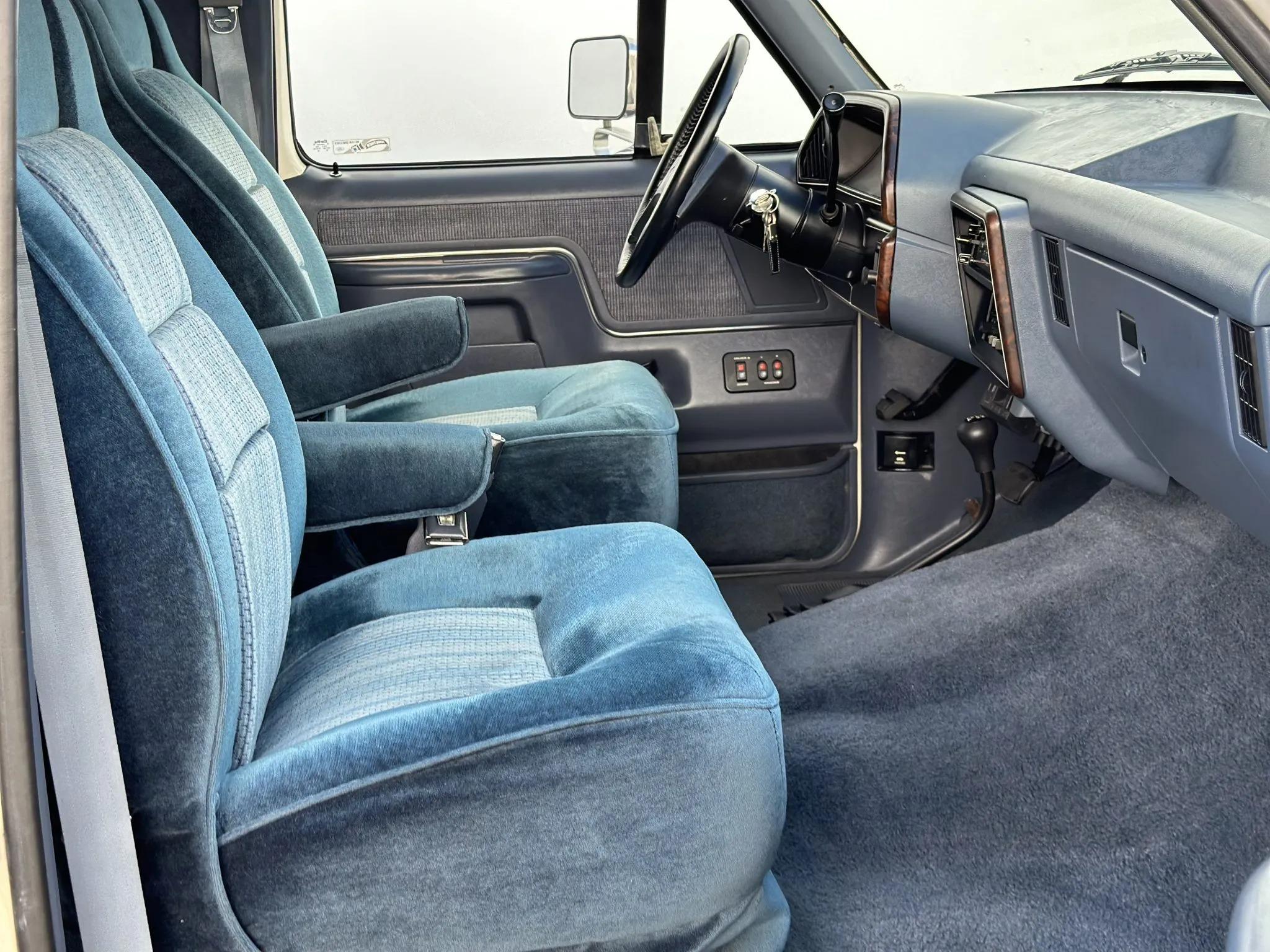 1990 Ford C-350 Centurion