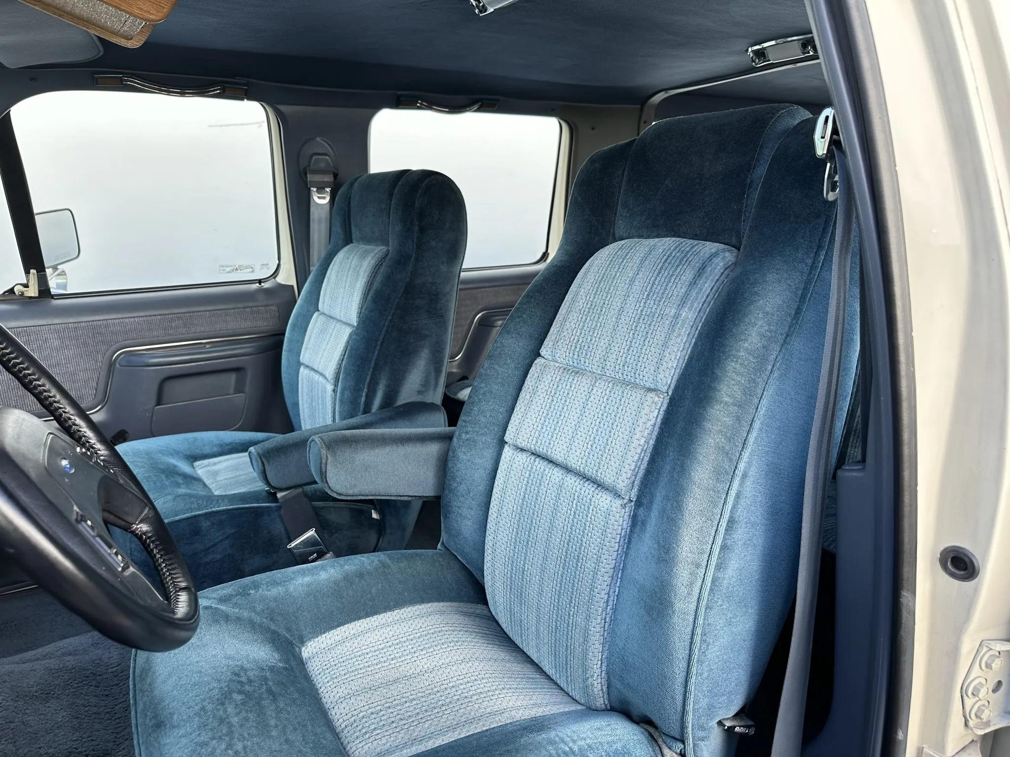 1990 Ford C-350 Centurion