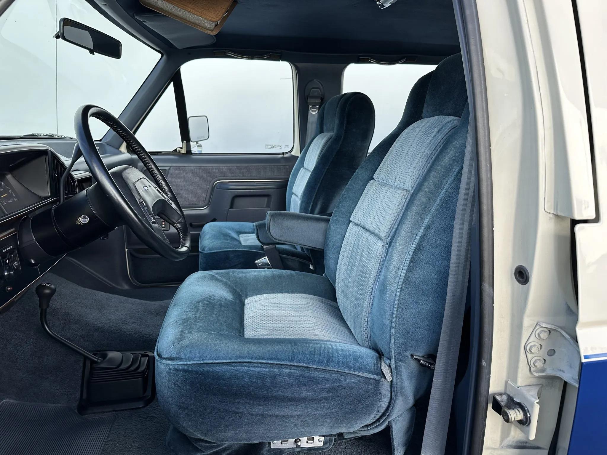 1990 Ford C-350 Centurion