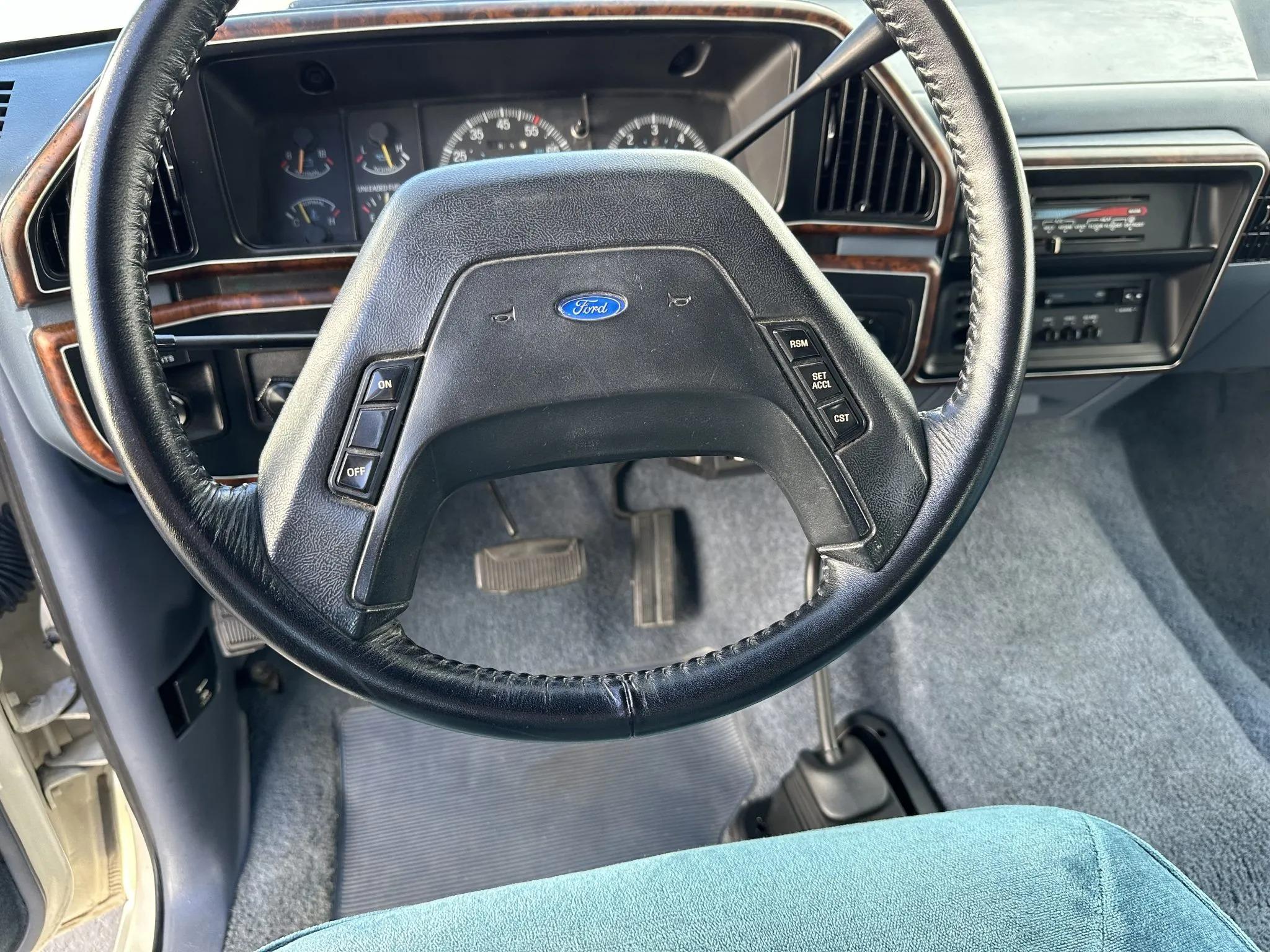 1990 Ford C-350 Centurion