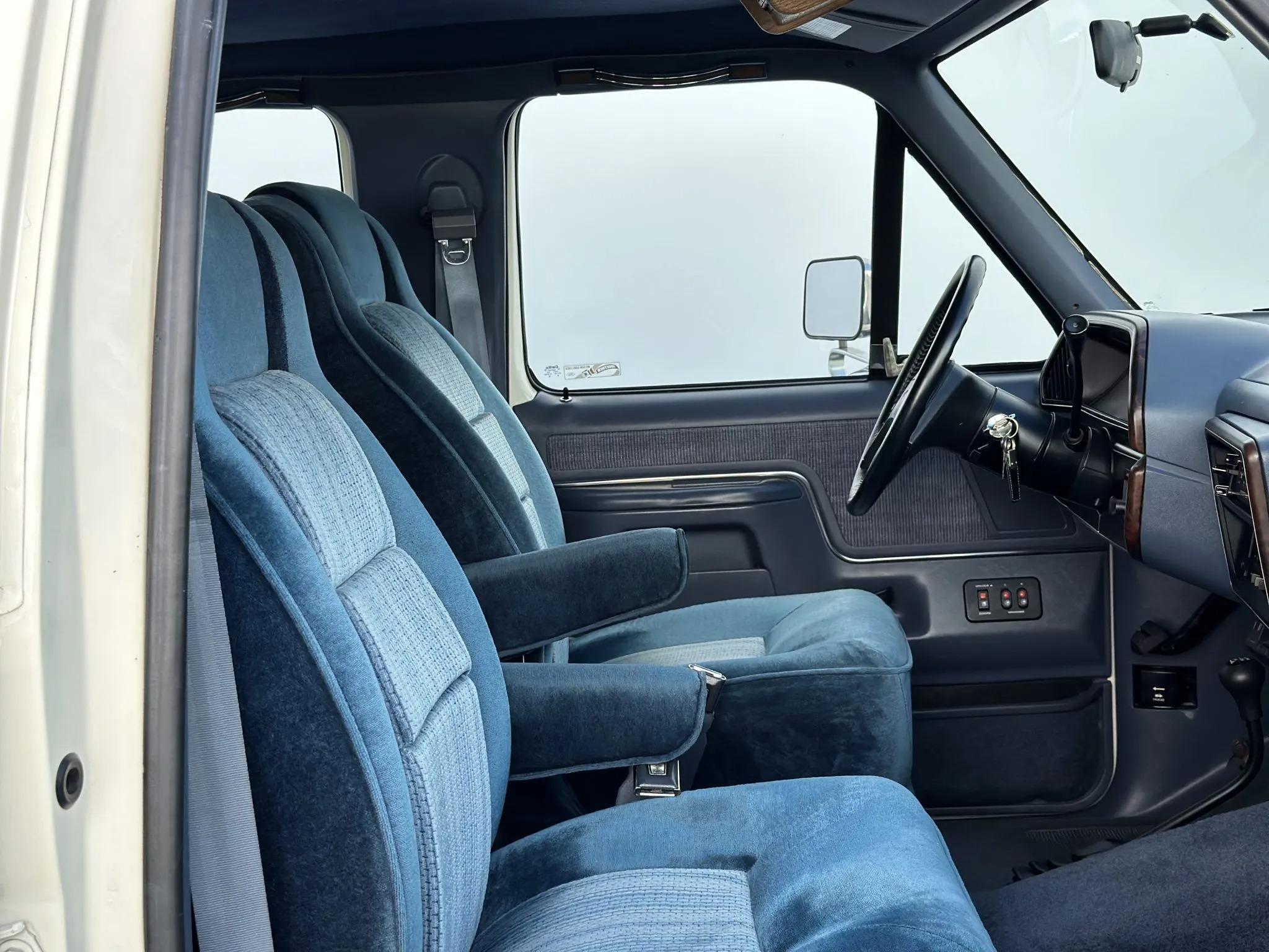 1990 Ford C-350 Centurion