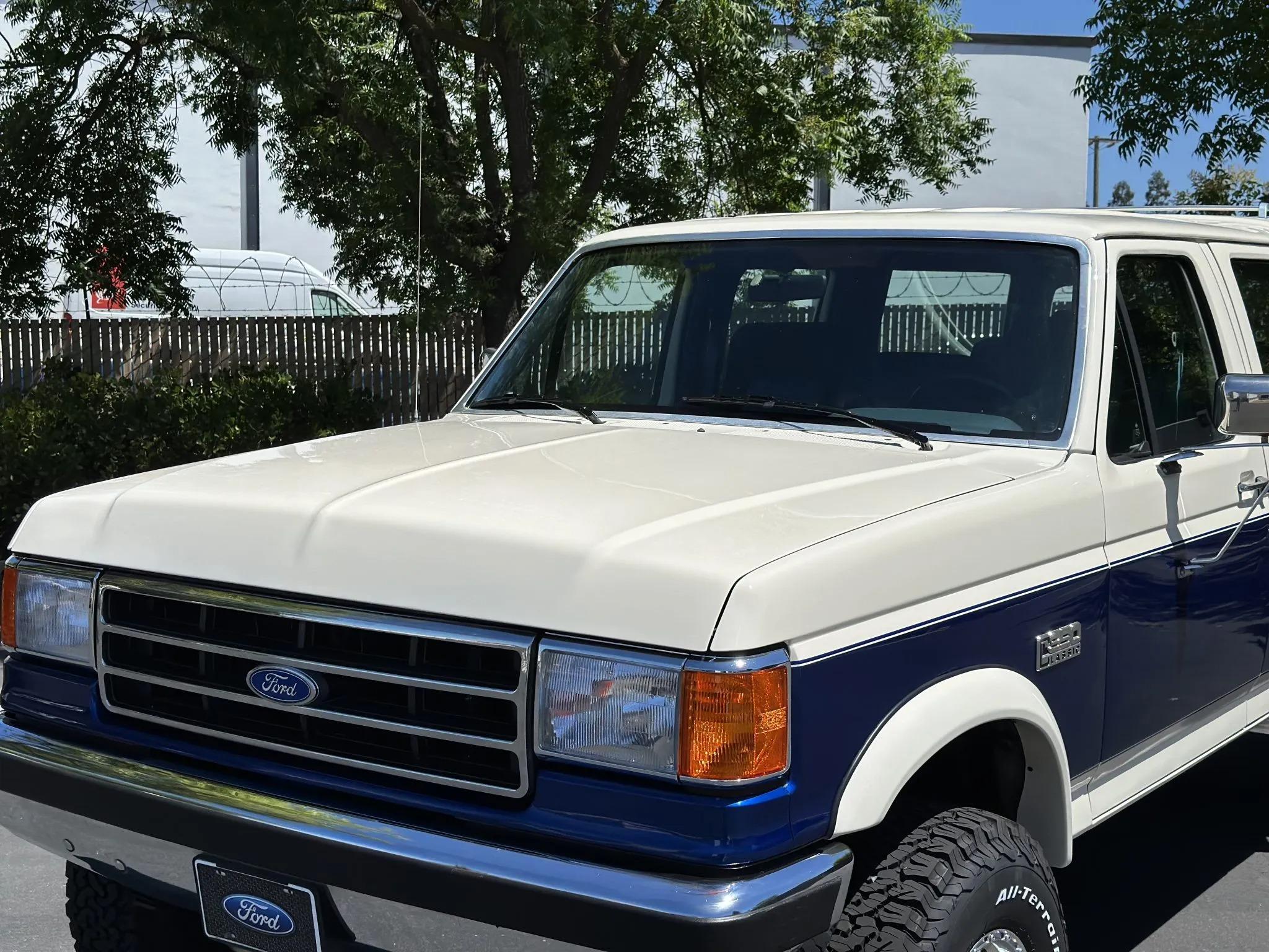 1990 Ford C-350 Centurion