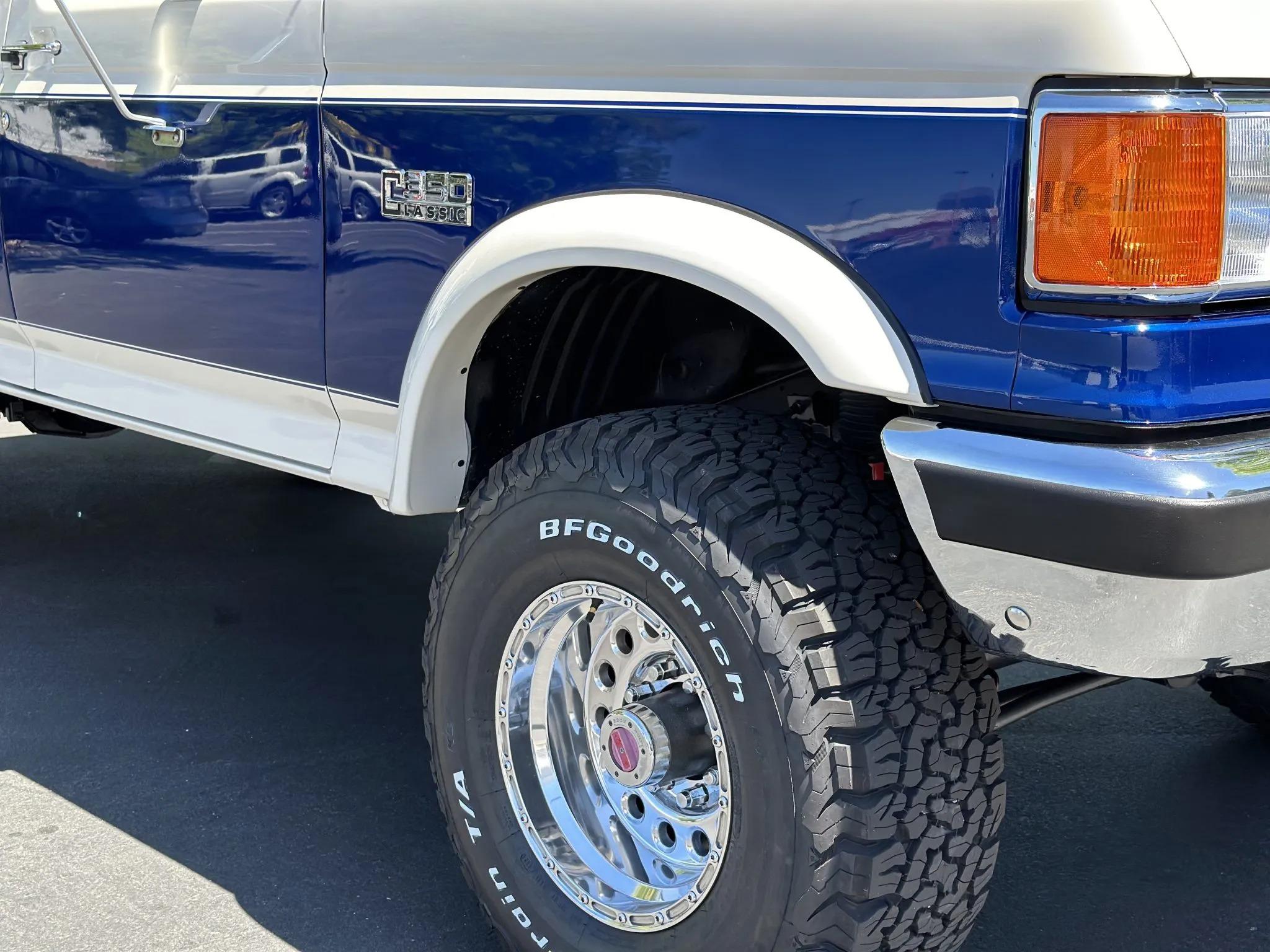 1990 Ford C-350 Centurion