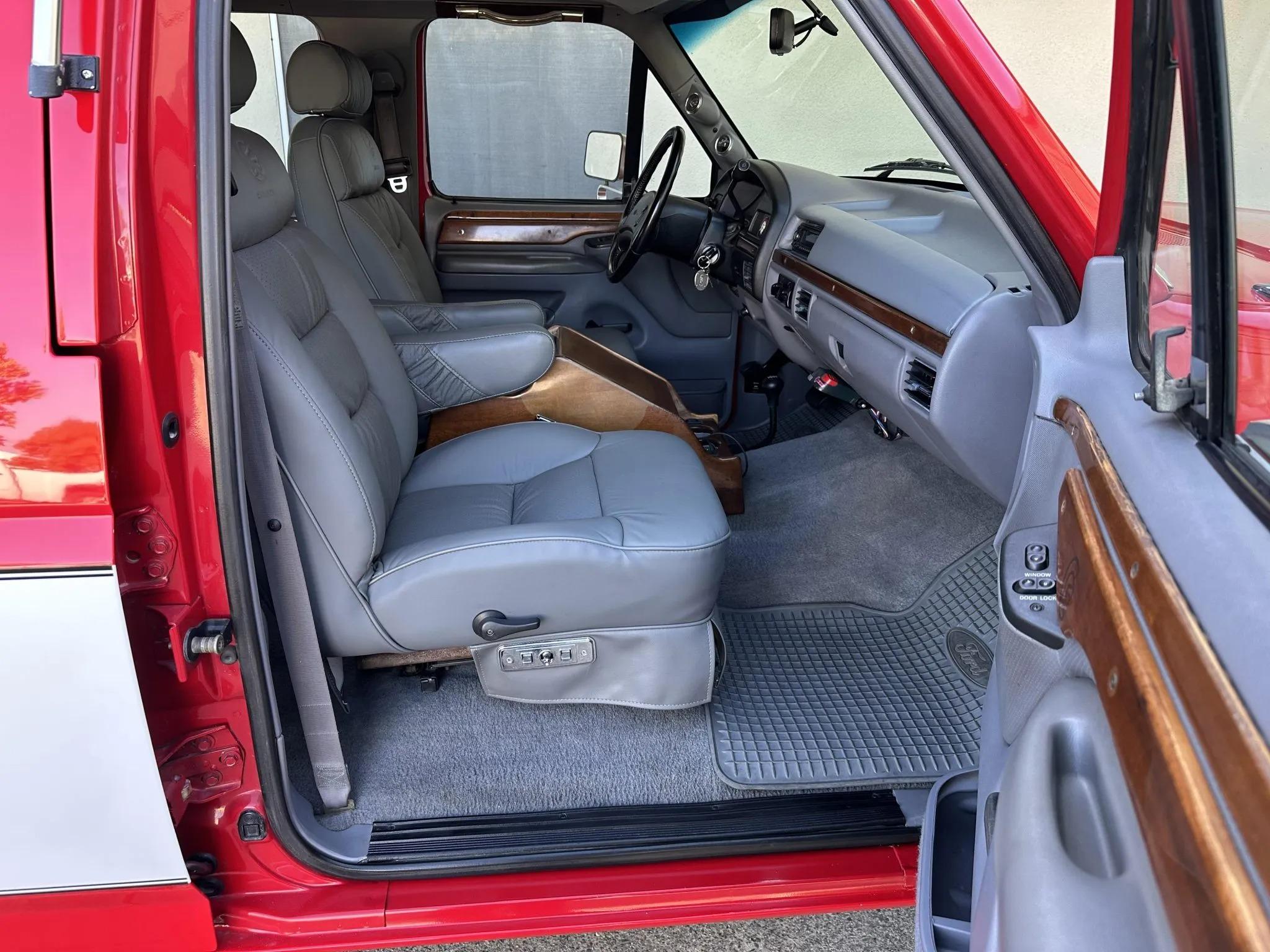 7.3L Power Stroke-Powered 1995 Ford C-350 Centurion 4×4