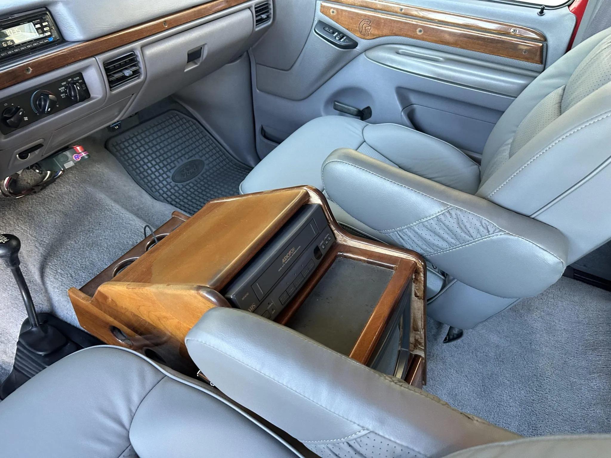 7.3L Power Stroke-Powered 1995 Ford C-350 Centurion 4×4