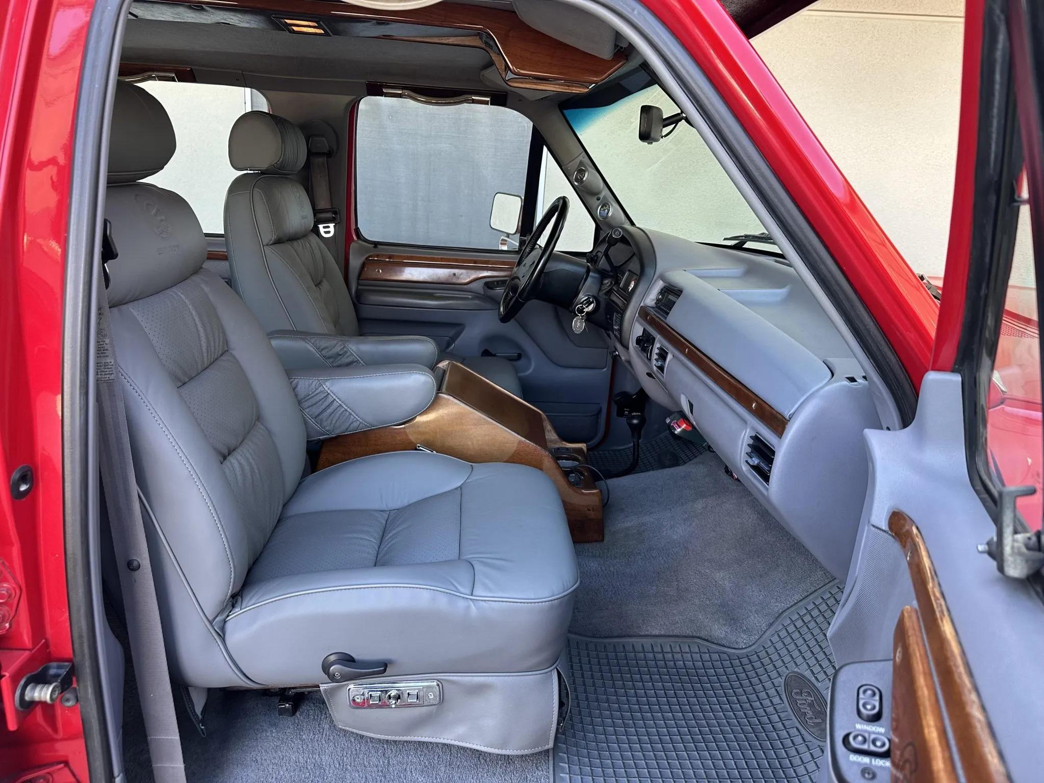 7.3L Power Stroke-Powered 1995 Ford C-350 Centurion 4×4