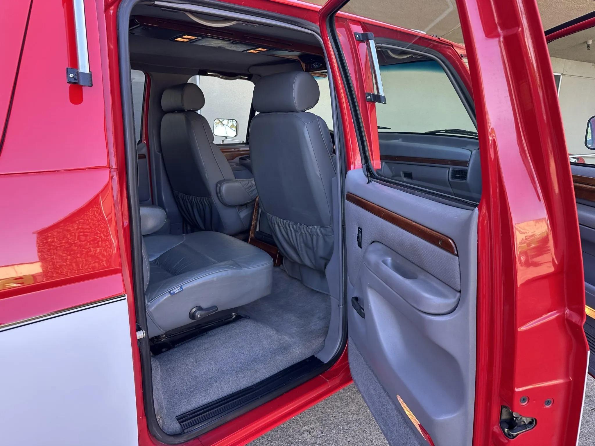 7.3L Power Stroke-Powered 1995 Ford C-350 Centurion 4×4