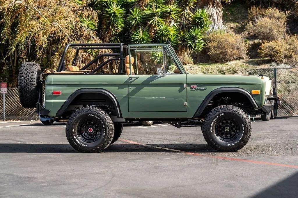 1973 Ford Bronco Restomod - 2