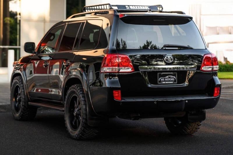 2011 Toyota Land Cruiser - 4