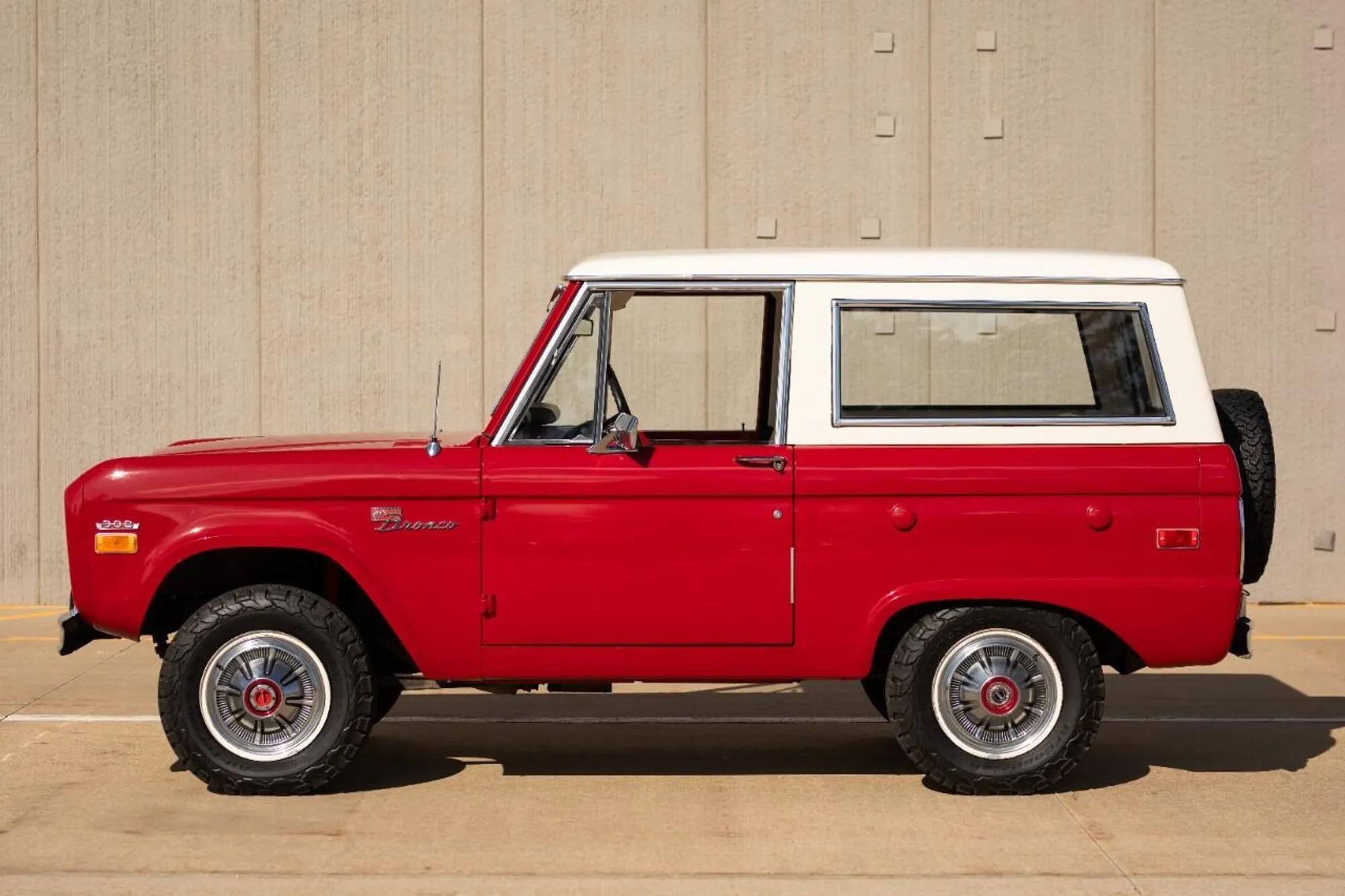 1971 Ford Bronco Sport - 4