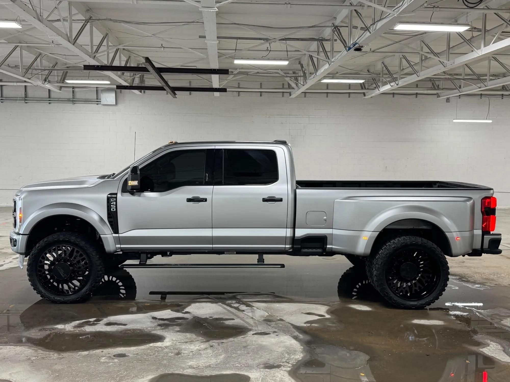 2024 Ford F-450 Super Duty Platinum
