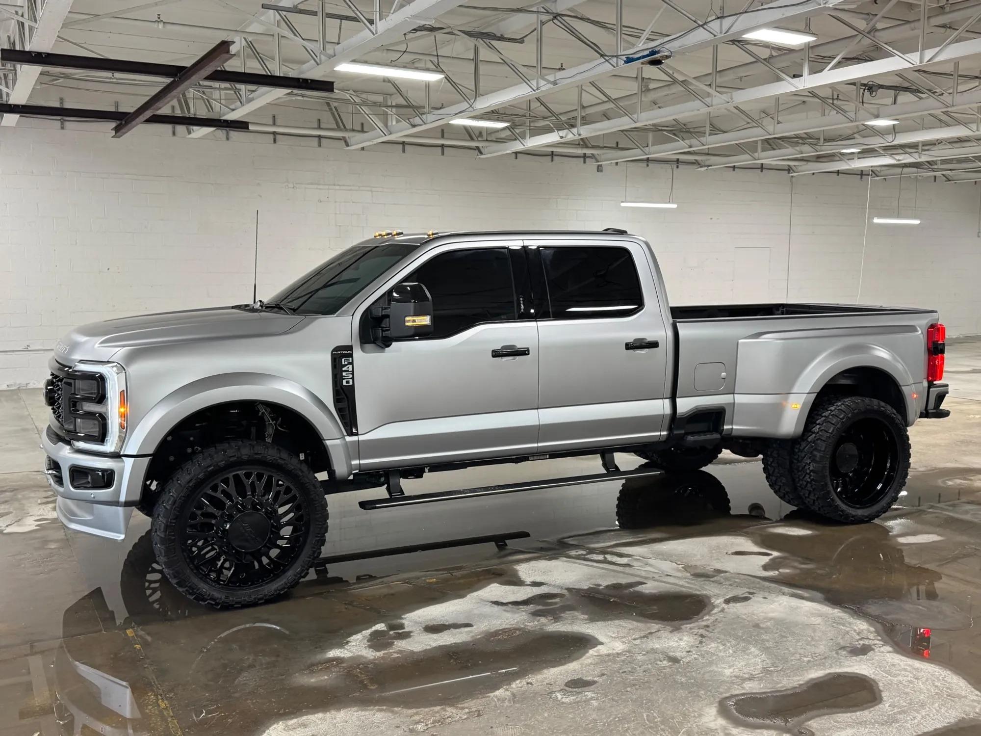 2024 Ford F-450 Super Duty Platinum