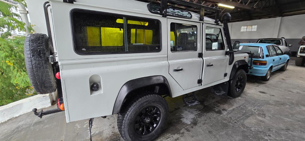 Td5-Powered 1999 Land Rover Defender 110 - 4