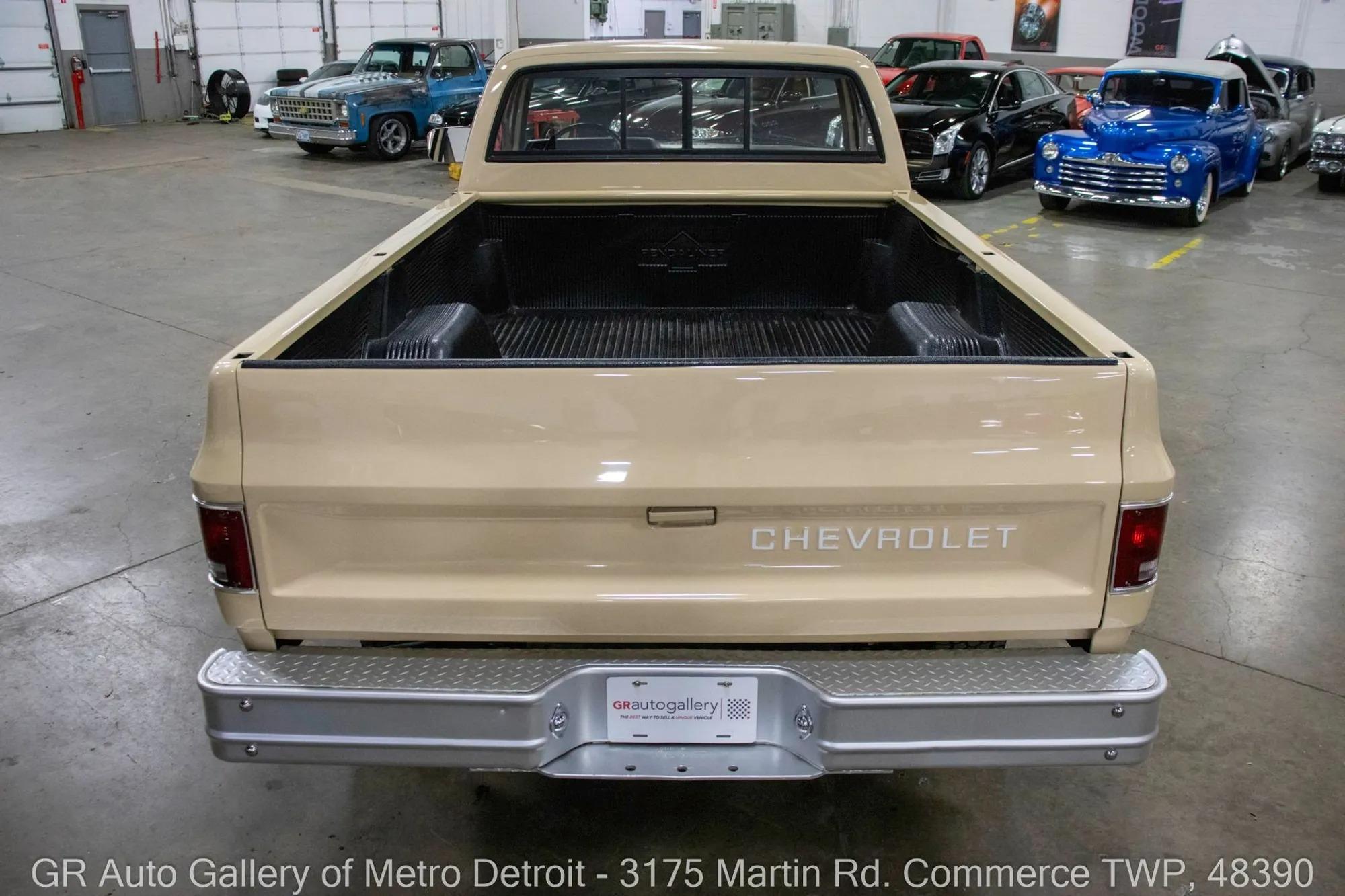 1987 Chevrolet R/V 10 Series V10 - 4