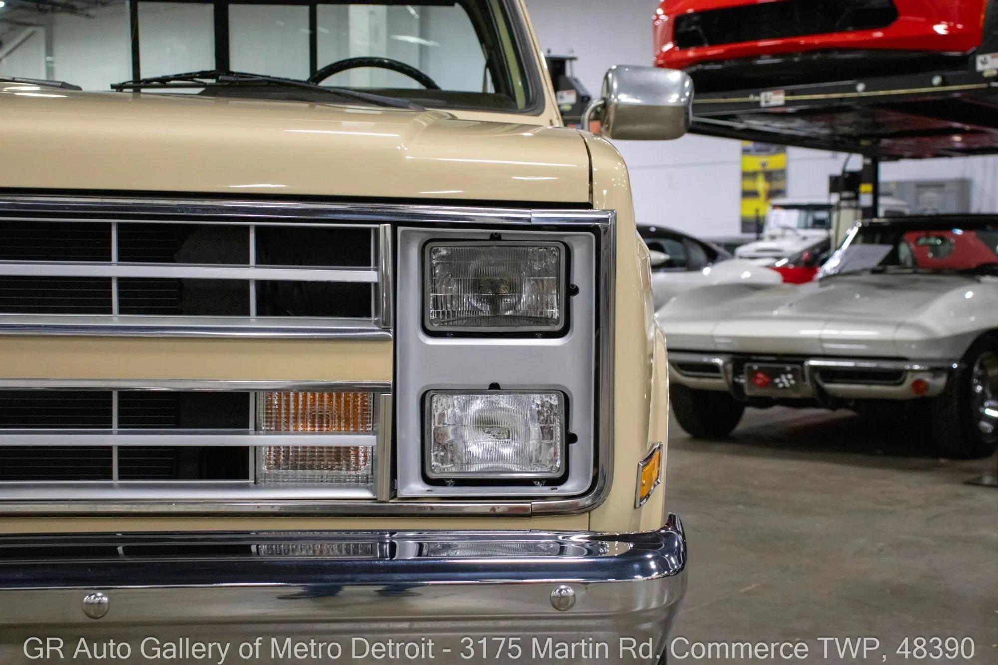 1987 Chevrolet R/V 10 Series V10