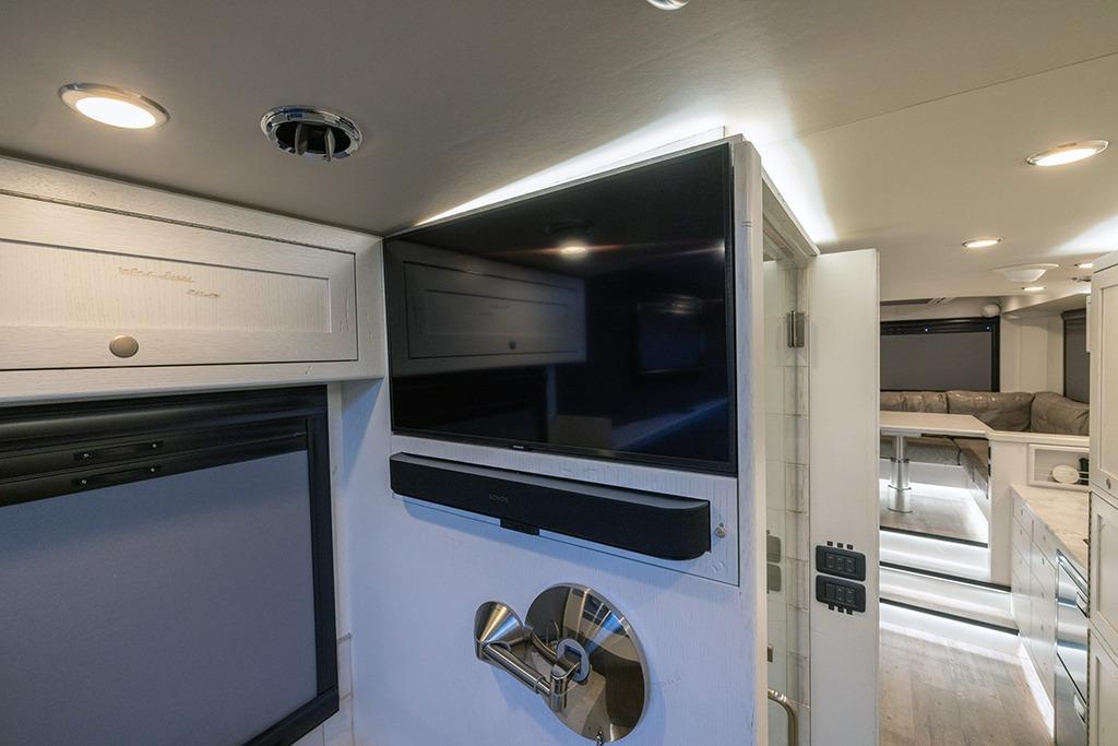 2020 EarthRoamer HD 005
