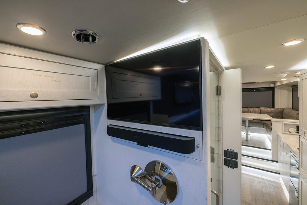 2020 EarthRoamer HD 005