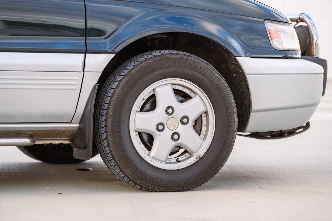 1992 Mitsubishi RVR X