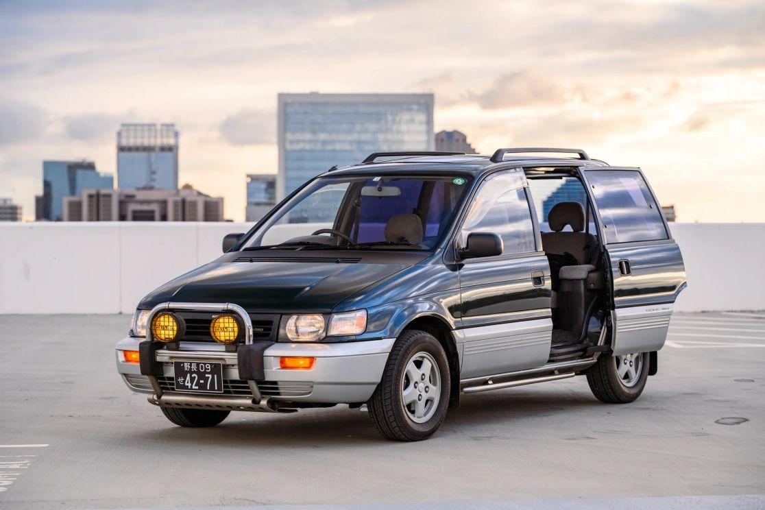 1992 Mitsubishi RVR X