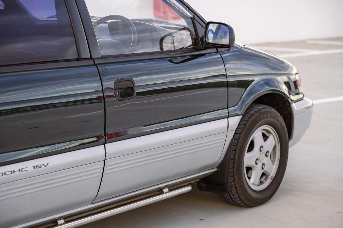 1992 Mitsubishi RVR X