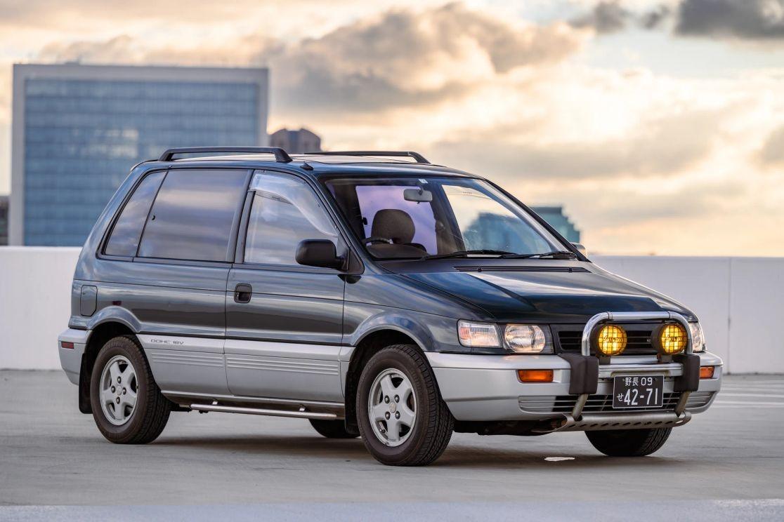 1992 Mitsubishi RVR X - 2