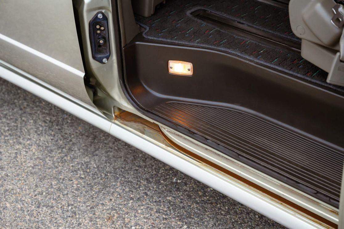 1997 Nissan Elgrand V