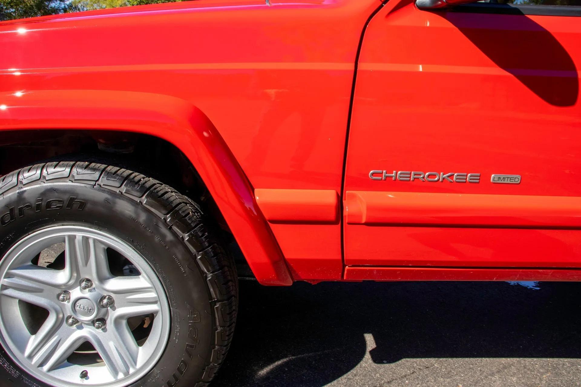 13k Mile 2001 Jeep Cherokee Limited