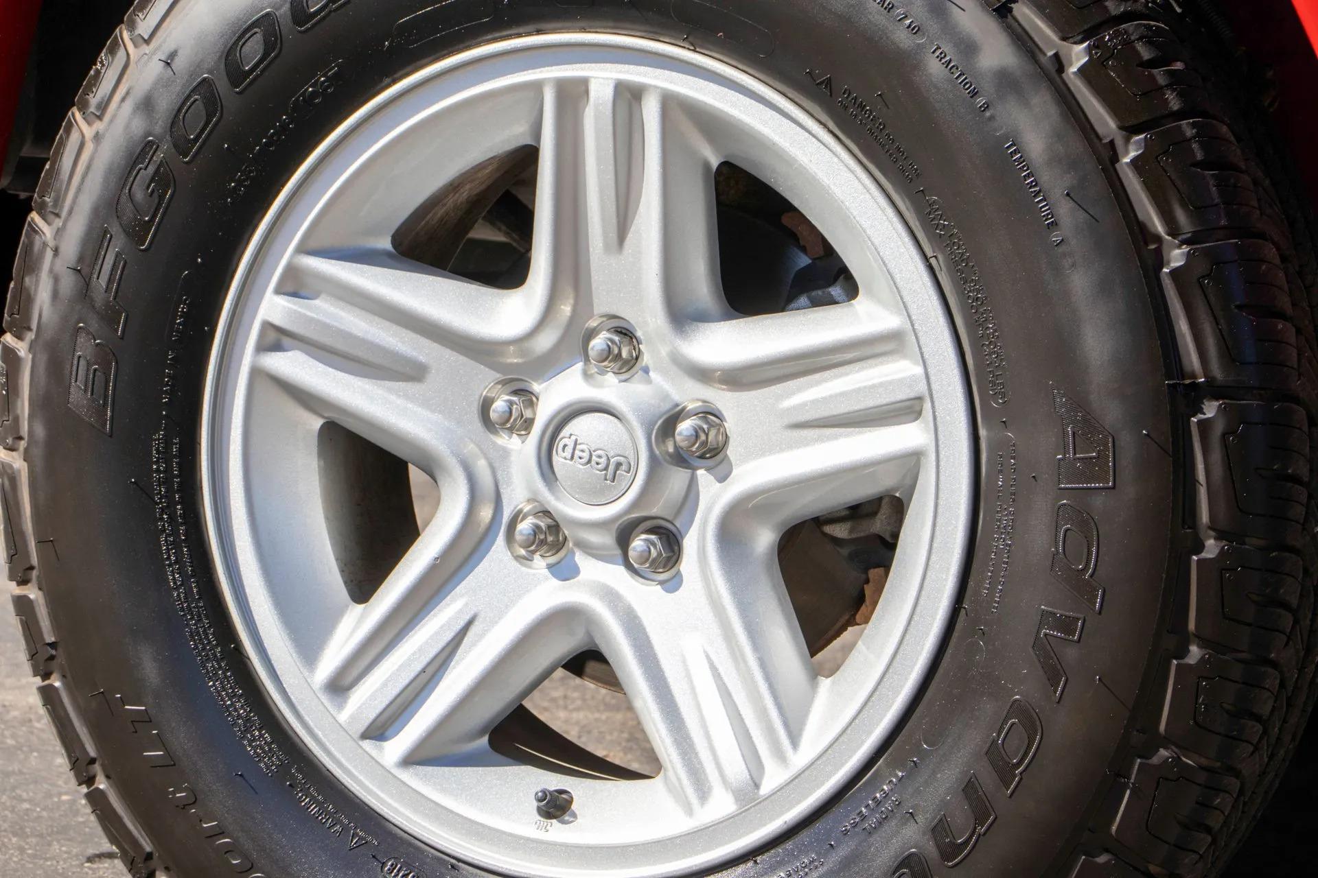 13k Mile 2001 Jeep Cherokee Limited