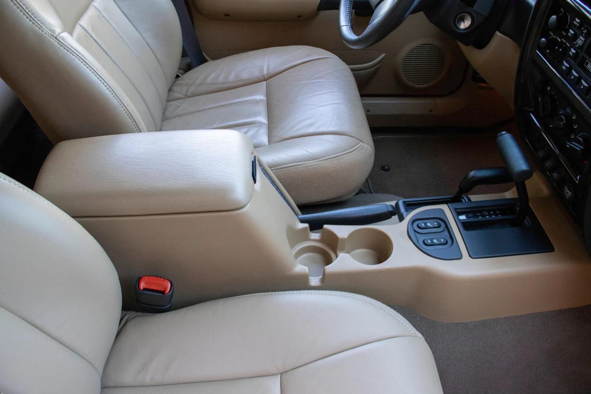 13k Mile 2001 Jeep Cherokee Limited