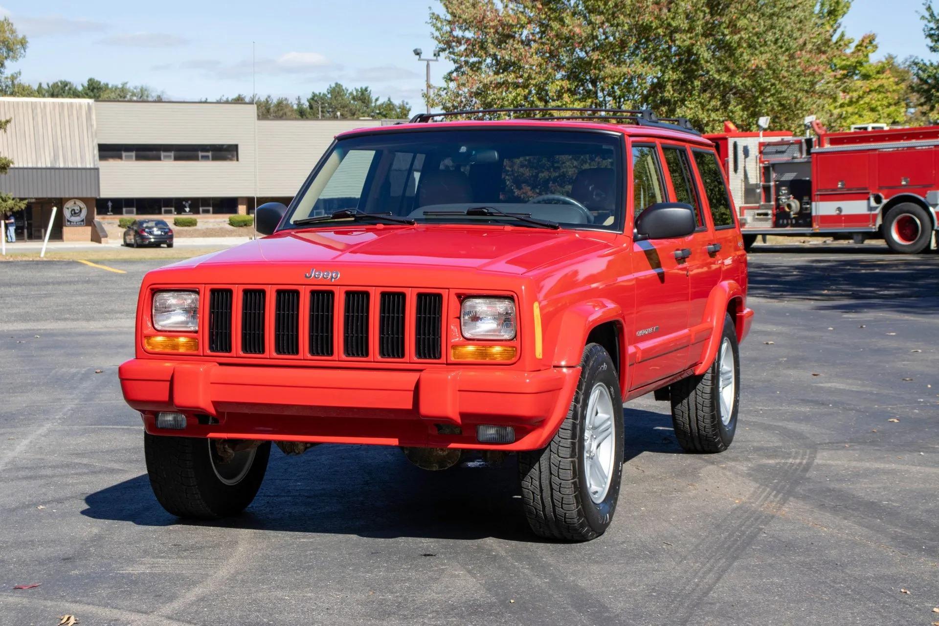 13k Mile 2001 Jeep Cherokee Limited
