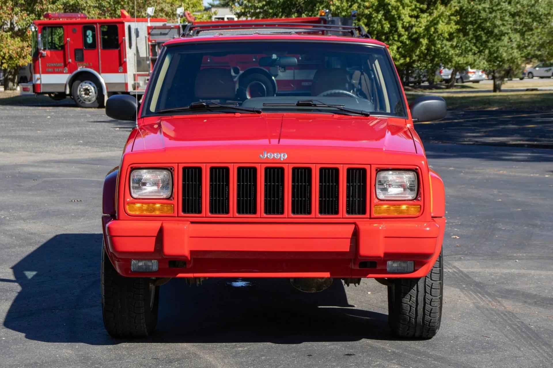 13k Mile 2001 Jeep Cherokee Limited