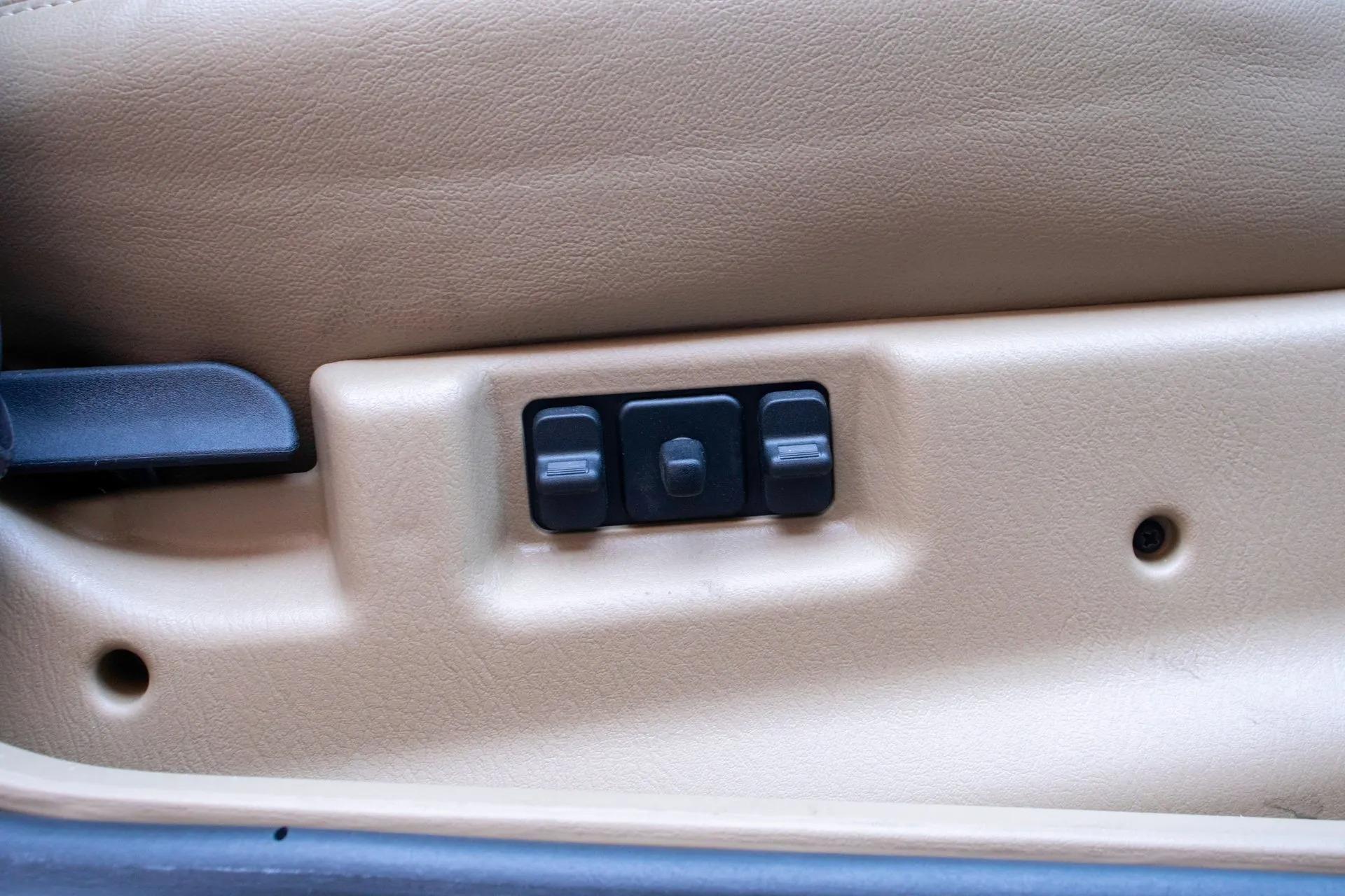 13k Mile 2001 Jeep Cherokee Limited