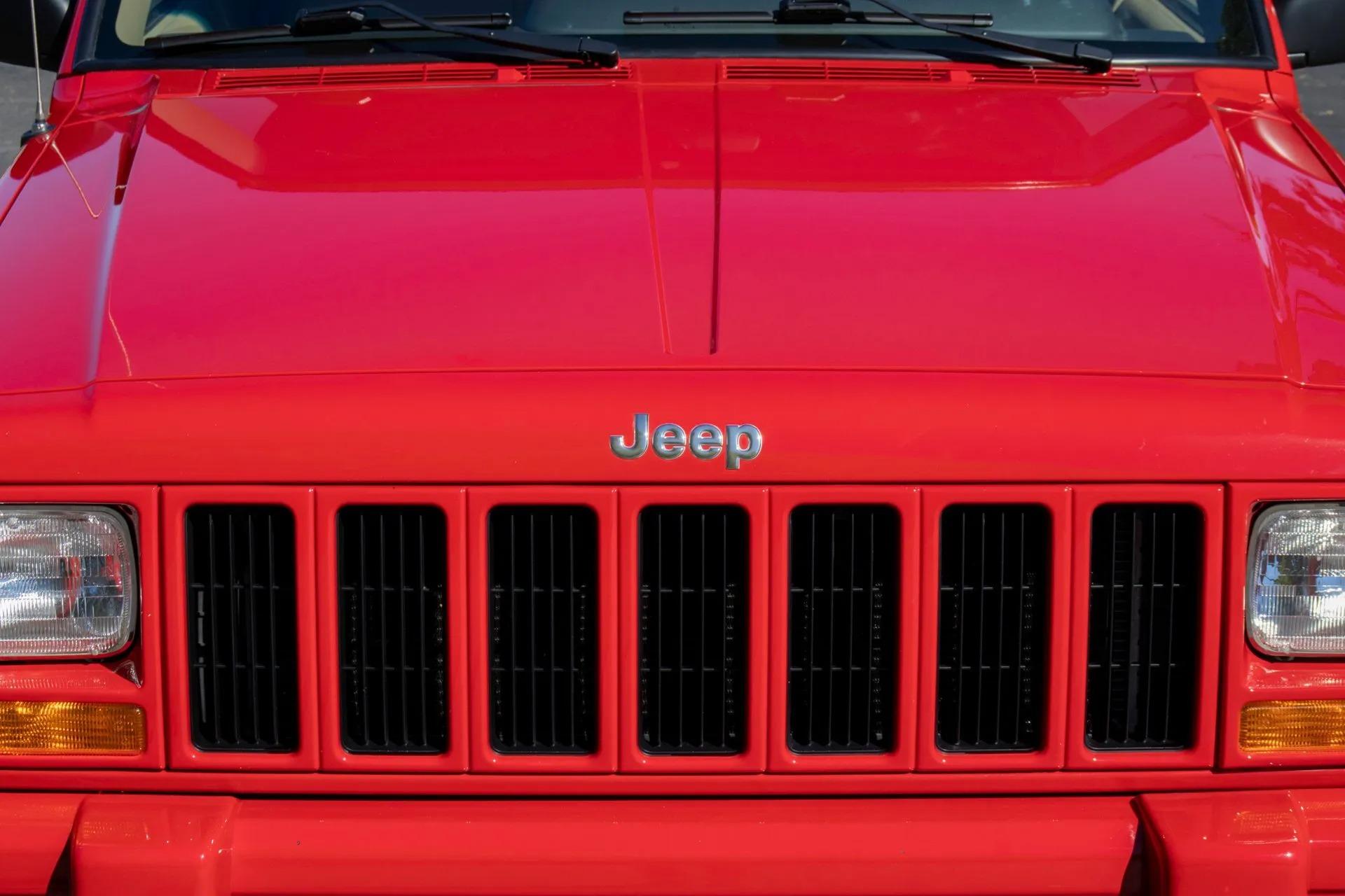 13k Mile 2001 Jeep Cherokee Limited