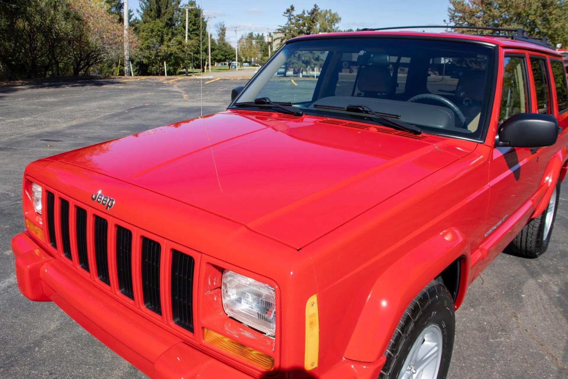13k Mile 2001 Jeep Cherokee Limited